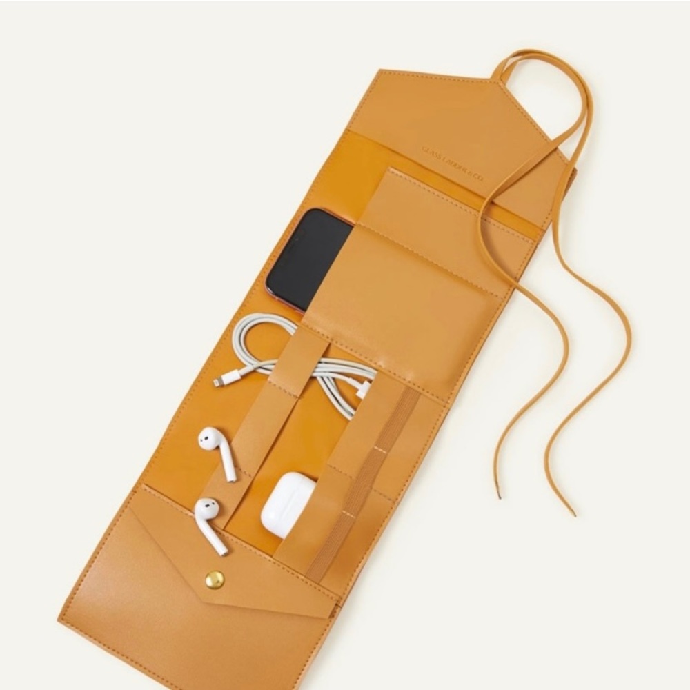 NWT. Tech organizer roll